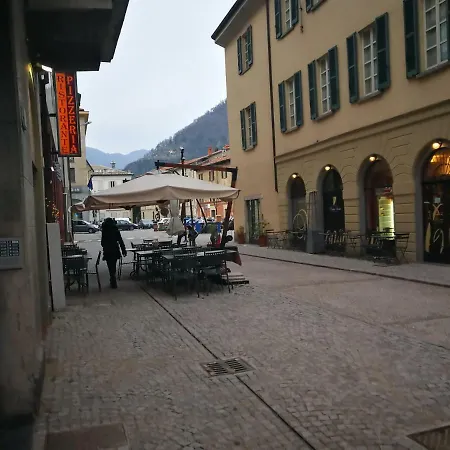 At Center Town Konukevi